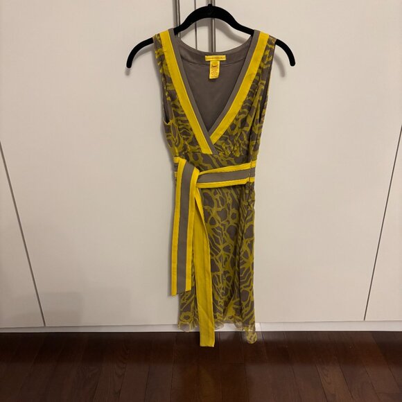 Catherine Malandrino Sheer and Silk Yellow Sz  2 - Picture 2 of 6